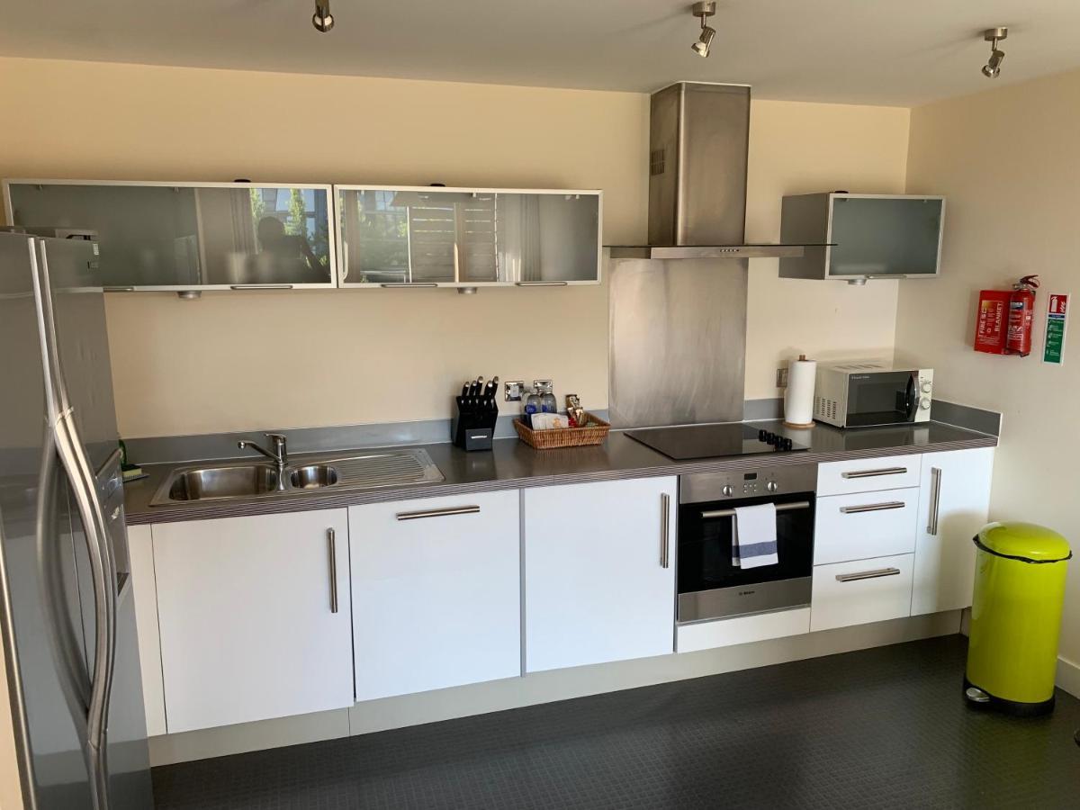 Istay Apartments At Vizion - Fully Equipped Modern Serviced Apartments With Balconies, Superfast Broadband, Free Allocated Parking Space, 24H Security, Rooftop Gardens, Located In Central Mk Milton Keynes Exterior photo