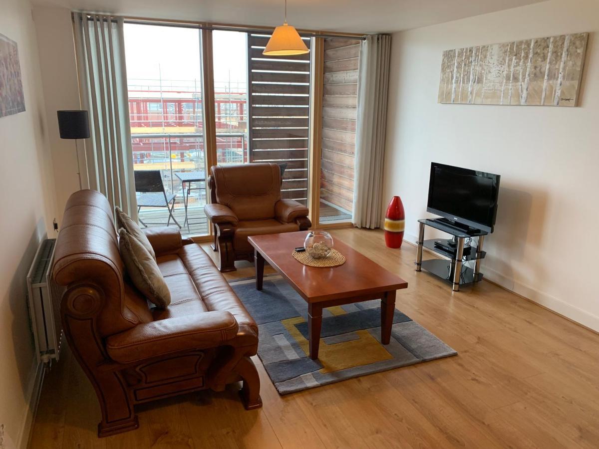 Istay Apartments At Vizion - Fully Equipped Modern Serviced Apartments With Balconies, Superfast Broadband, Free Allocated Parking Space, 24H Security, Rooftop Gardens, Located In Central Mk Milton Keynes Exterior photo