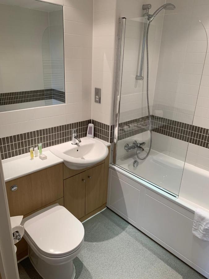 Istay Apartments At Vizion - Fully Equipped Modern Serviced Apartments With Balconies, Superfast Broadband, Free Allocated Parking Space, 24H Security, Rooftop Gardens, Located In Central Mk Milton Keynes Exterior photo
