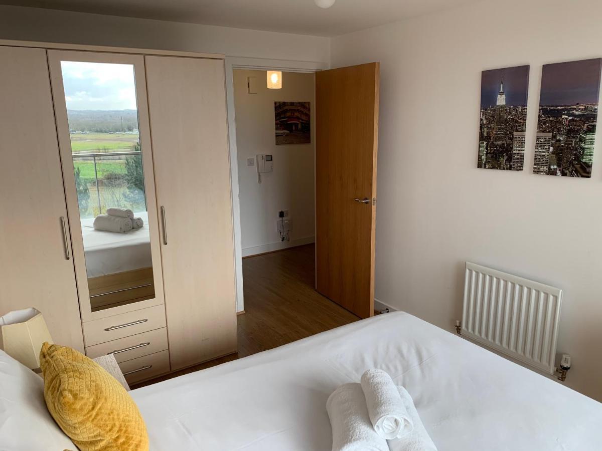 Istay Apartments At Vizion - Fully Equipped Modern Serviced Apartments With Balconies, Superfast Broadband, Free Allocated Parking Space, 24H Security, Rooftop Gardens, Located In Central Mk Milton Keynes Exterior photo