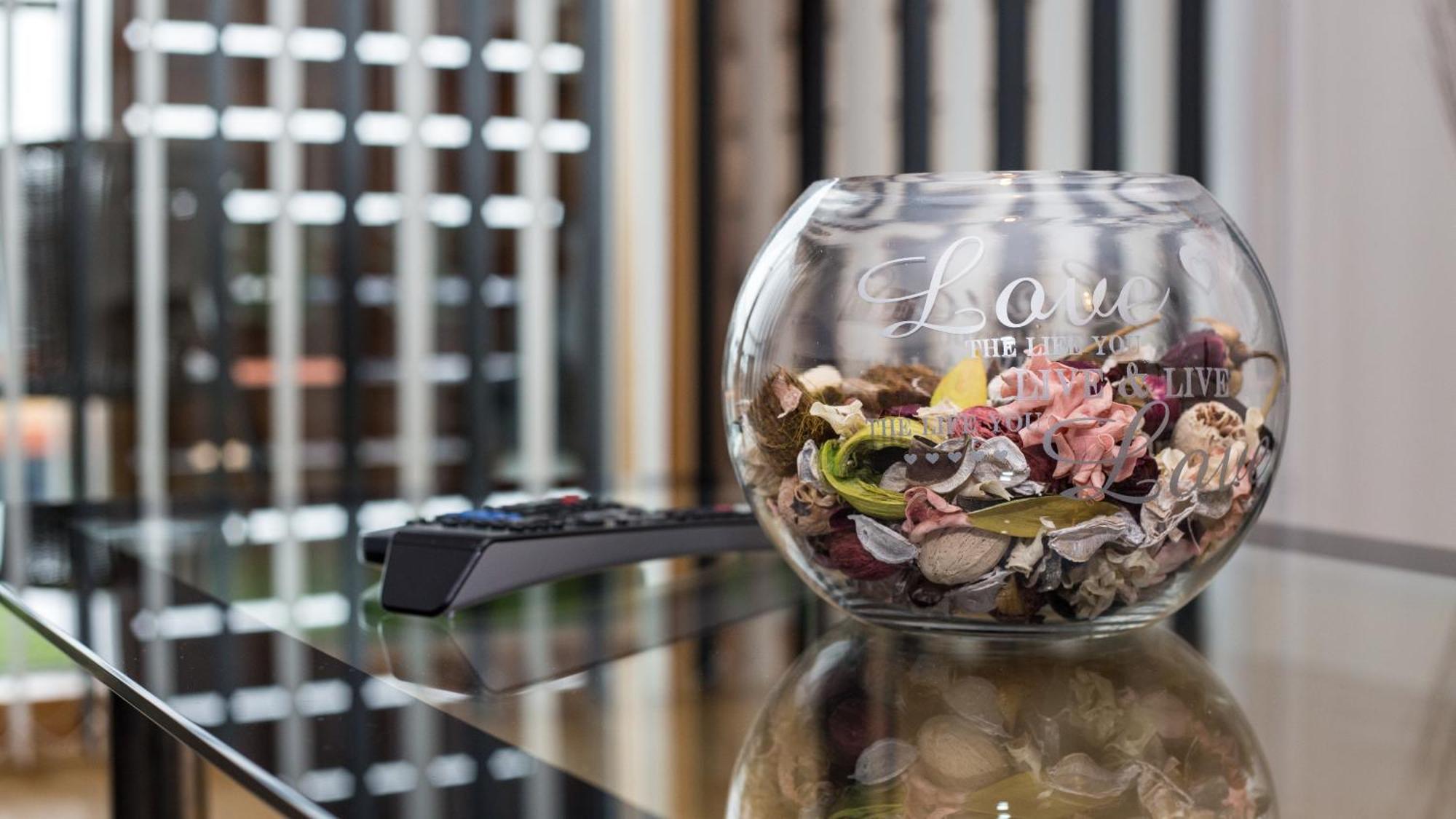 Istay Apartments At Vizion - Fully Equipped Modern Serviced Apartments With Balconies, Superfast Broadband, Free Allocated Parking Space, 24H Security, Rooftop Gardens, Located In Central Mk Milton Keynes Exterior photo