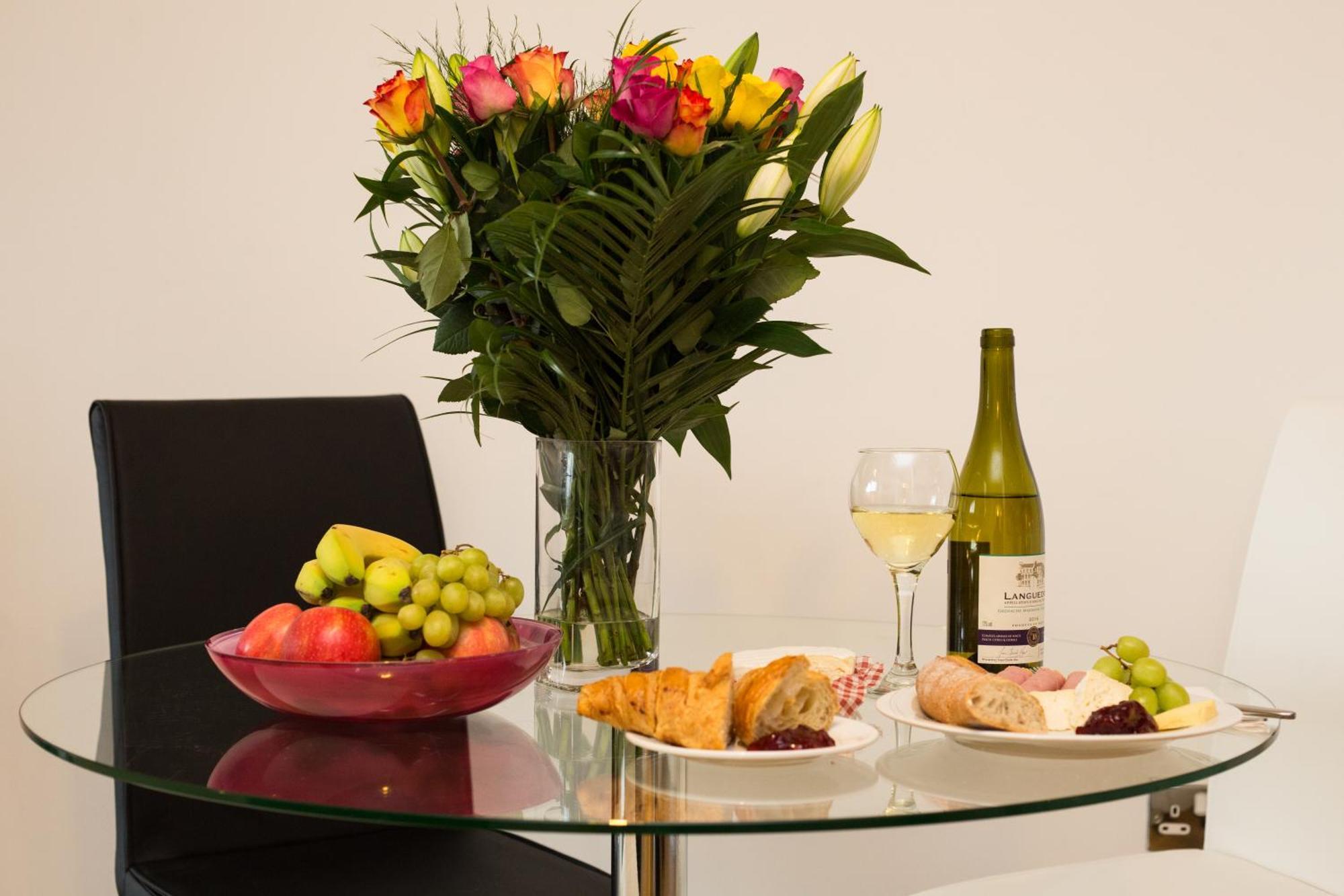 Istay Apartments At Vizion - Fully Equipped Modern Serviced Apartments With Balconies, Superfast Broadband, Free Allocated Parking Space, 24H Security, Rooftop Gardens, Located In Central Mk Milton Keynes Exterior photo